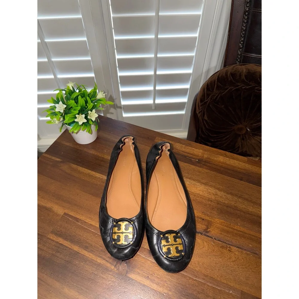 Tory Burch Reva Black‎ Leather Ballet Flats Gold Logo Medallion Size 8M